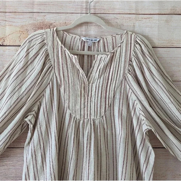 Elizabeth & James Size Medium Peasant Blouse Ivory Red Boho Ruffle Pintuck Top - Picture 3 of 12